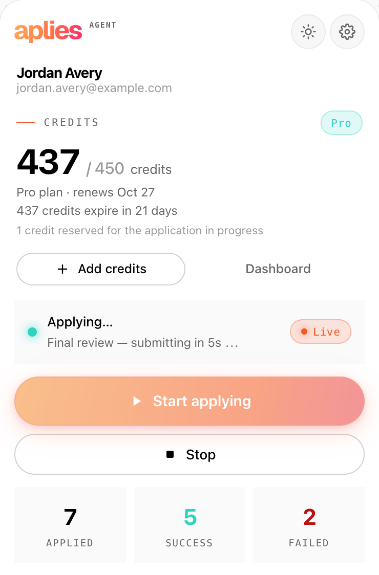 The Aplies Agent popup during a run: “Final review — submitting in 5s” with the Live chip, and 1 credit reserved for the Easy Apply being submitted.